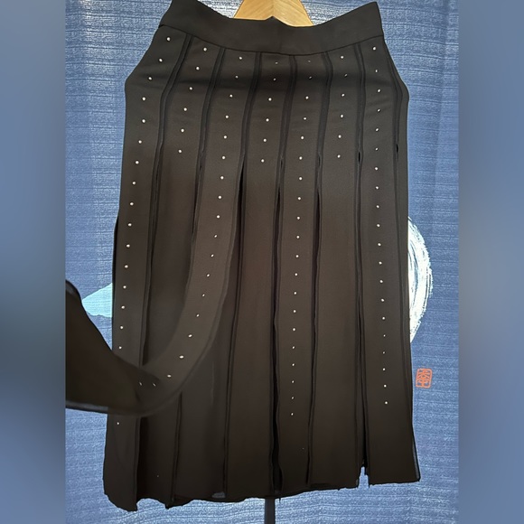 NWOT Funky Guess Skirt With Metal Detailing - Picture 2 of 4